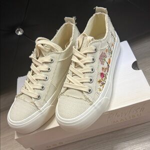 Blowfish Malibu Beige Floral Sneakers